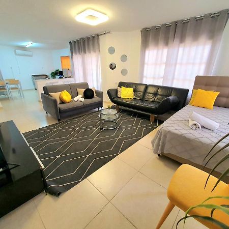 Barak Royal Suites 20 Garden Jacuzzi - ג'קוזי בחצר Eilat Esterno foto